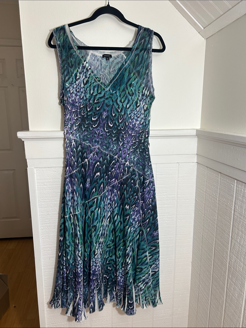 KOMAROV V Neck Crinkle Pleated Dress beautiful peacock feather pattern, large